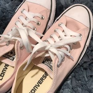 Woman’s low top converse